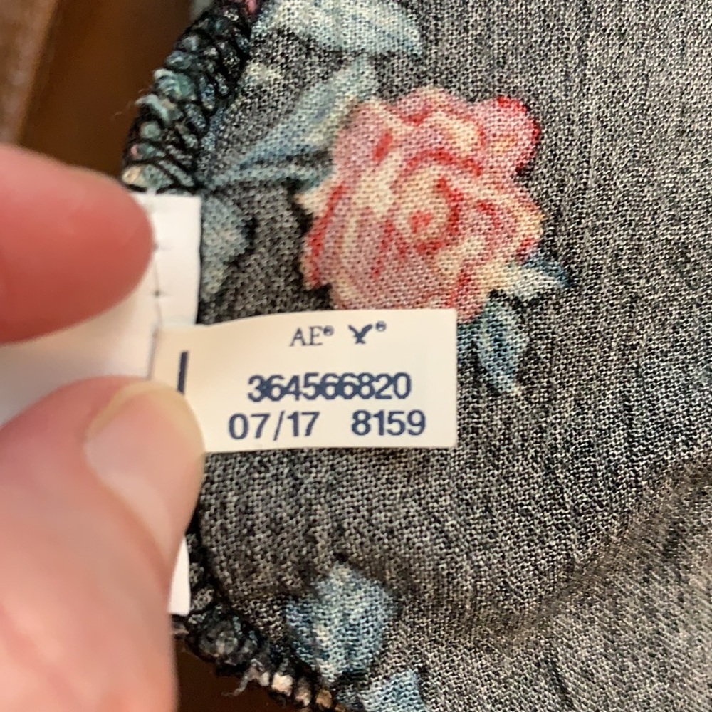 American Eagle Outfitters Floral Top-Black - Picture 12 of 12